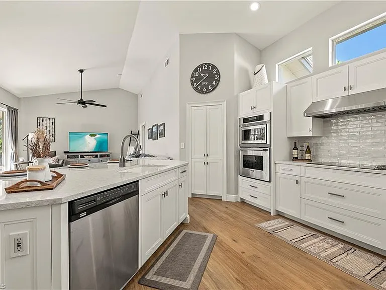 1015 Tivoli Ln — Photo 10
