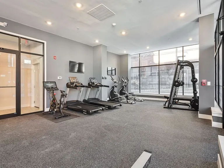 722 W Thompson St #207 — Photo 16