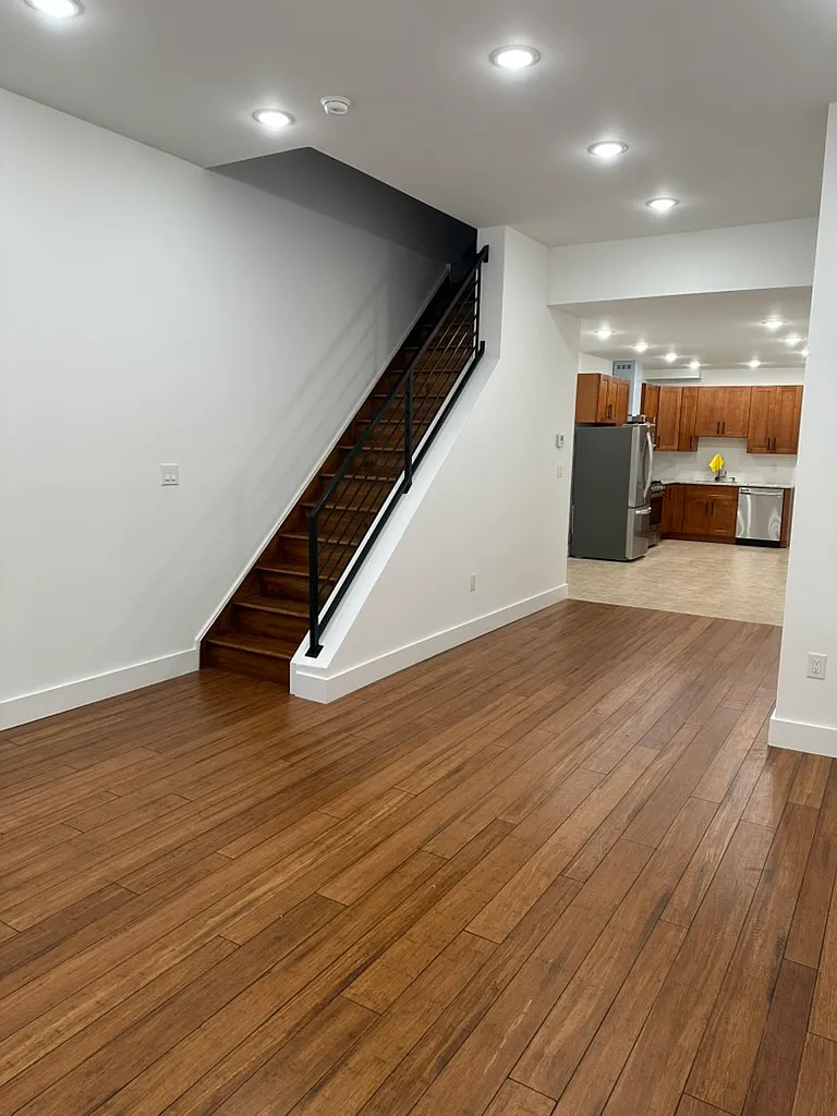 3 bed, 2.5 bath, 1294 sqft, $1,700 — Photo 3