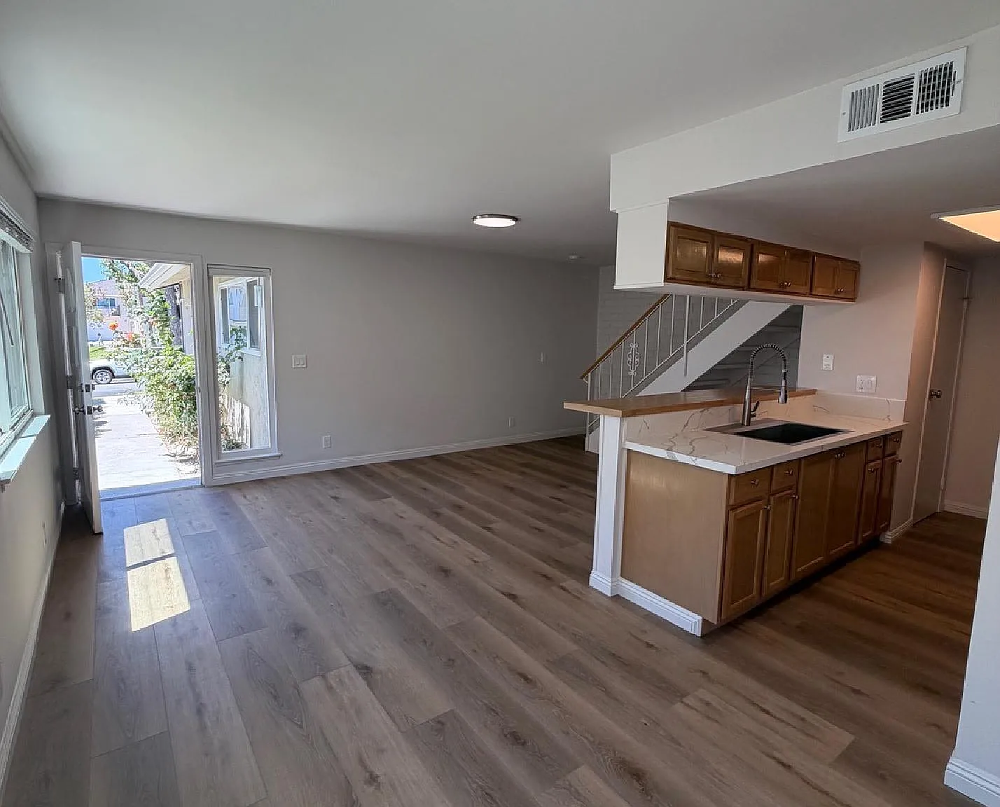 2 bed, 882 sqft, $2,500 — Photo 4