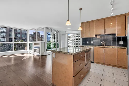 1189 Melville St #501 Photo 1