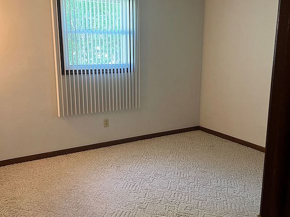 5th image of 337 Hillside Dr