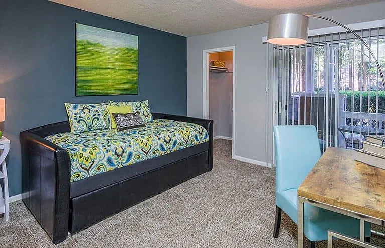 Colony at South Park — Photo 4