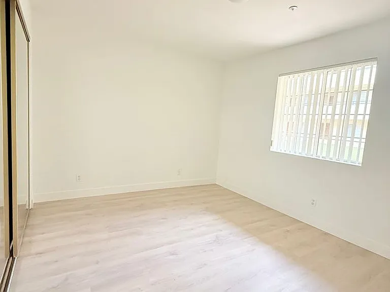 Classic and Modern 715 S Oxford Avenue Apartments! — Photo 6