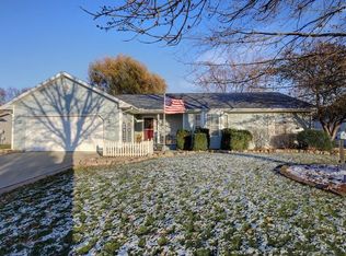 502 Laurel Dr, Saint Joseph, IL 61873