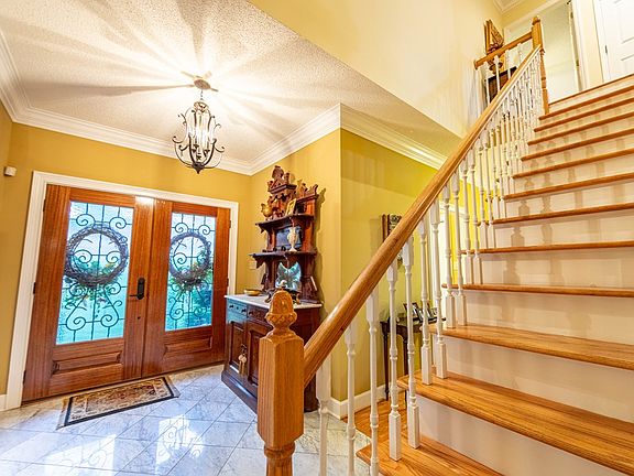 4th image of 105 Creekwood Ct