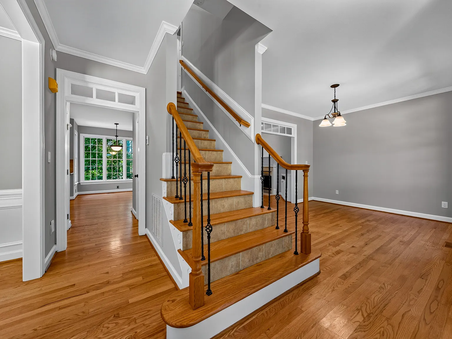 4 bed, 2.5 bath, 2483 sqft, $2,900 — Photo 3