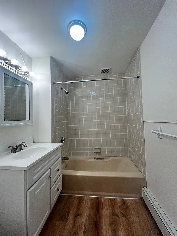 2 bed, 700 sqft, $2,300 — Photo 2