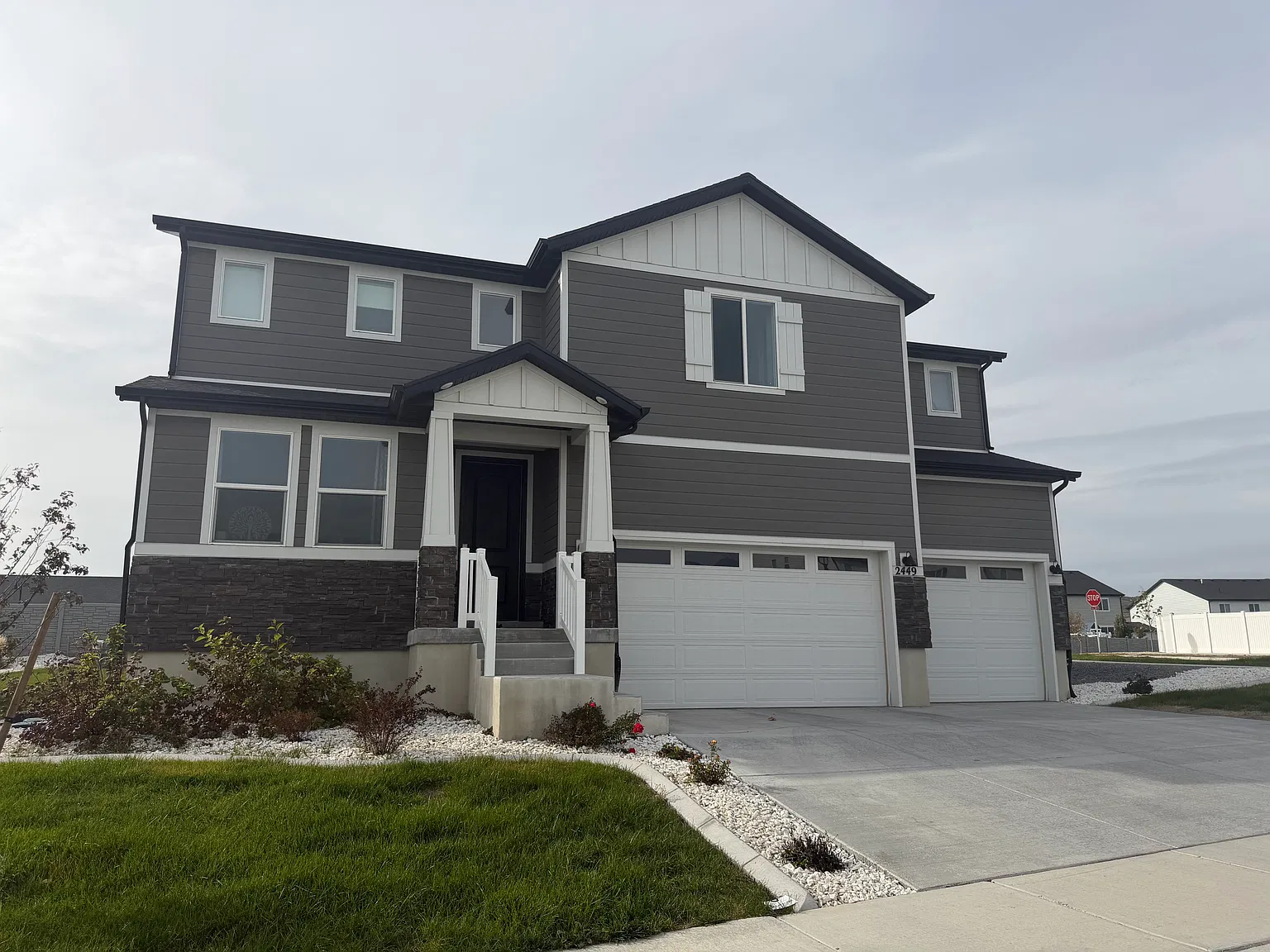 5 bed, 3100 sqft, $4,000 — Photo 1