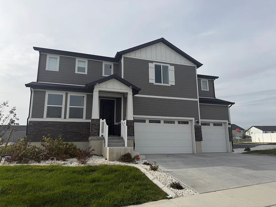 2449 N Paintbrush Dr