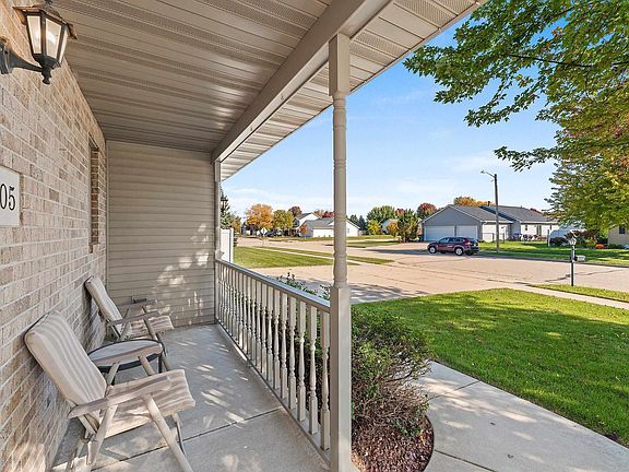 5th image of 2605 Maple Grove Dr