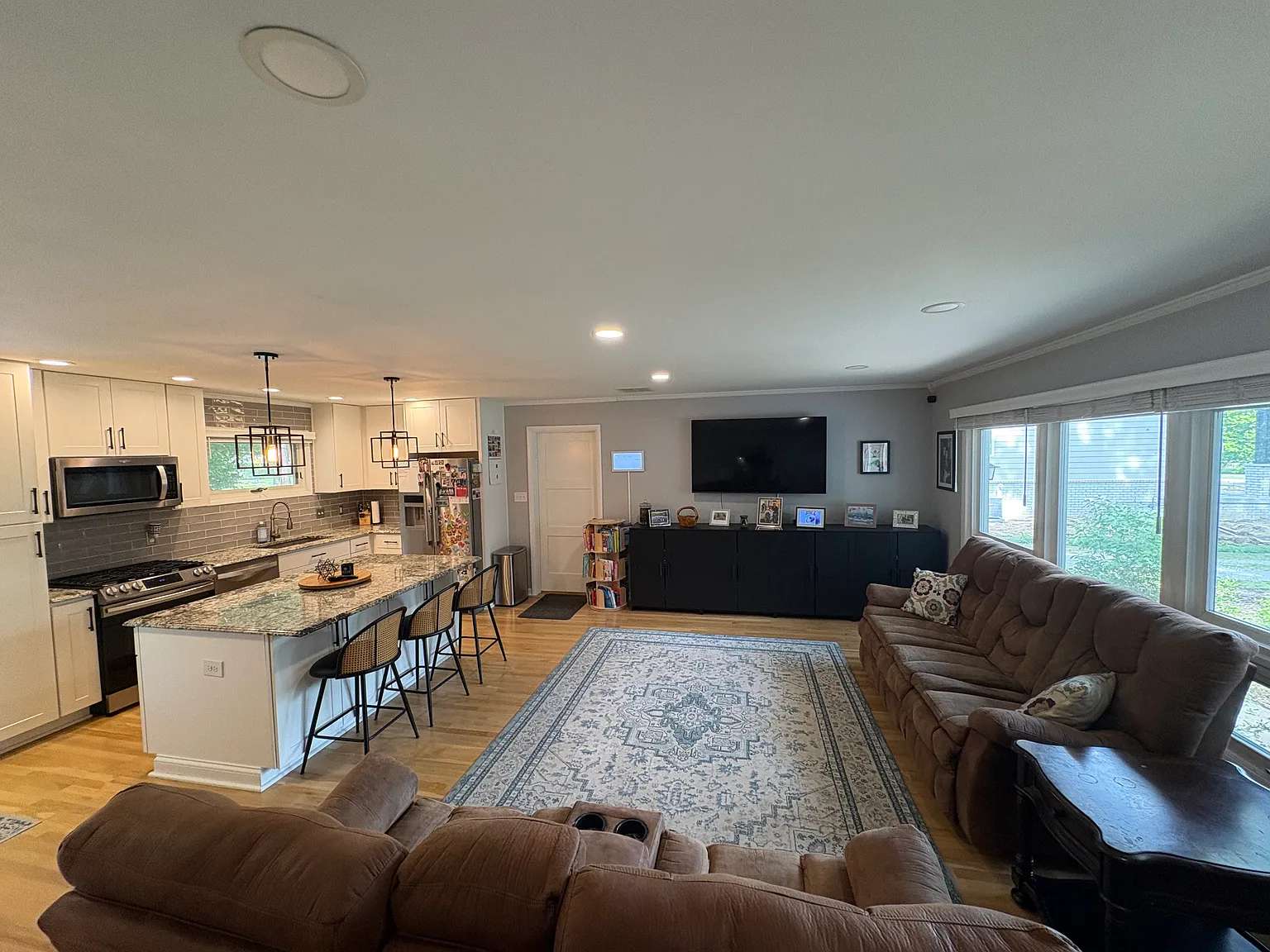 4 bed, 1652 sqft, $2,800 — Photo 2
