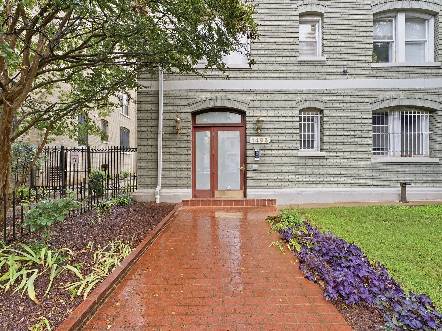 1 bed, 702 sqft, $2,400 — Photo 1