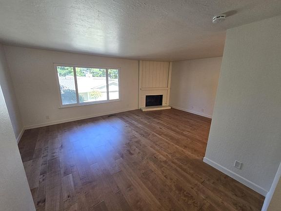 2nd image of 22 Havenridge Ct