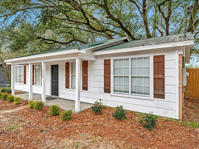 22150 Hill N Dale Dr — Photo 9