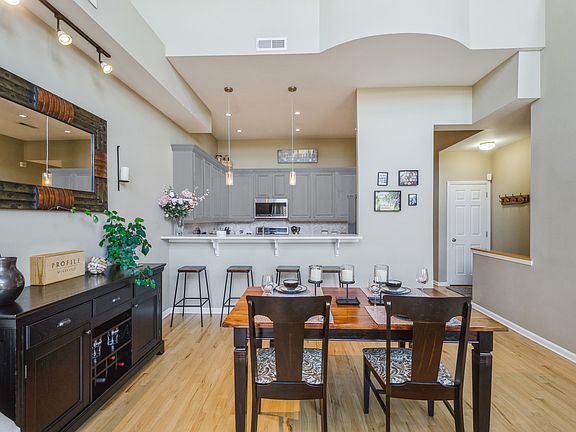 5th image of 2827 N Lakewood Ave #Penthouse 2