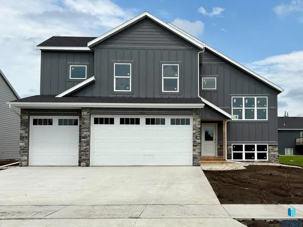 5932 S Coneflower Ave, Sioux Falls, SD 57108