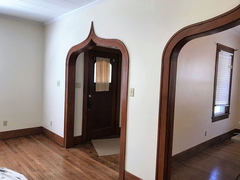 2nd image of 301 Stevenson St
