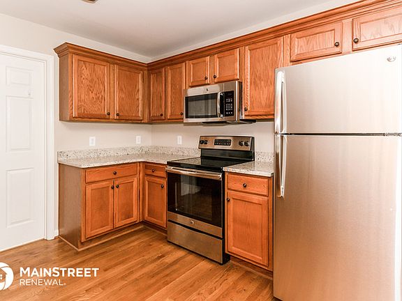 5th image of 825 Moonlite Dr