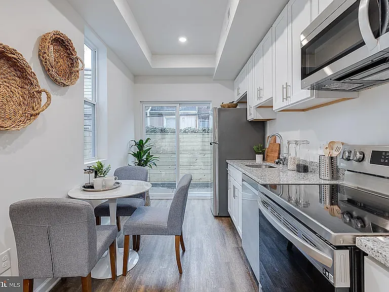 2224 Greenwich St — Photo 11