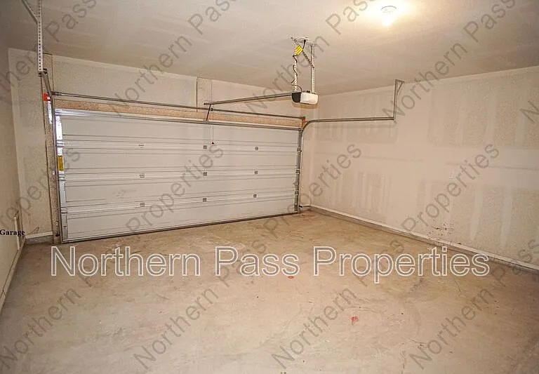 1077 Indigo Sky St — Photo 32