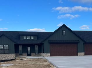 14523 Keegan Ct, Dubuque, IA 52002