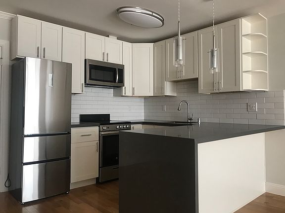 3rd image of 180 Montecito Ave APT 303