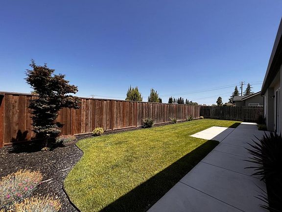 4th image of 571 Murdoch Ct