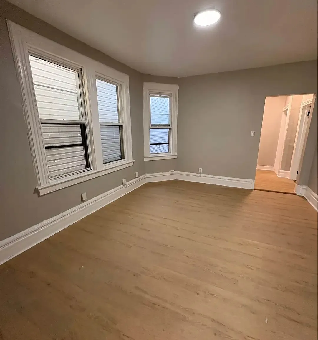 4 bed, $2,400 — Photo 3