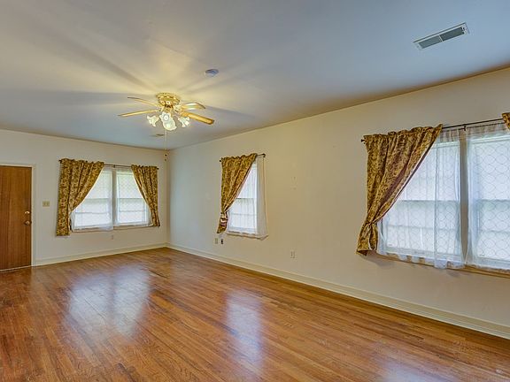 4th image of 913 National St