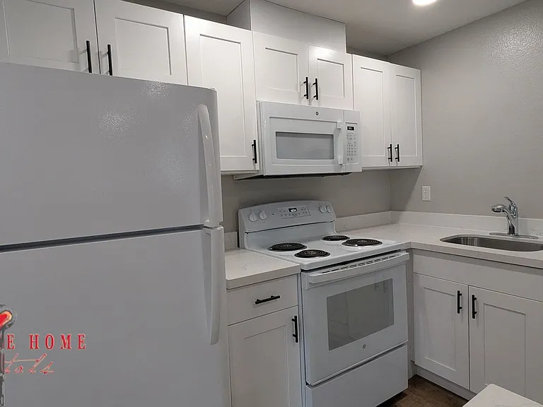 2400 20th Ave NW — Photo 13