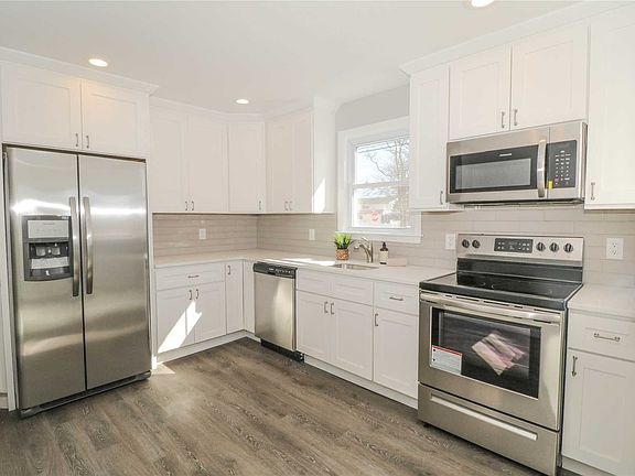 2nd image of 48 Buena Vista Blvd