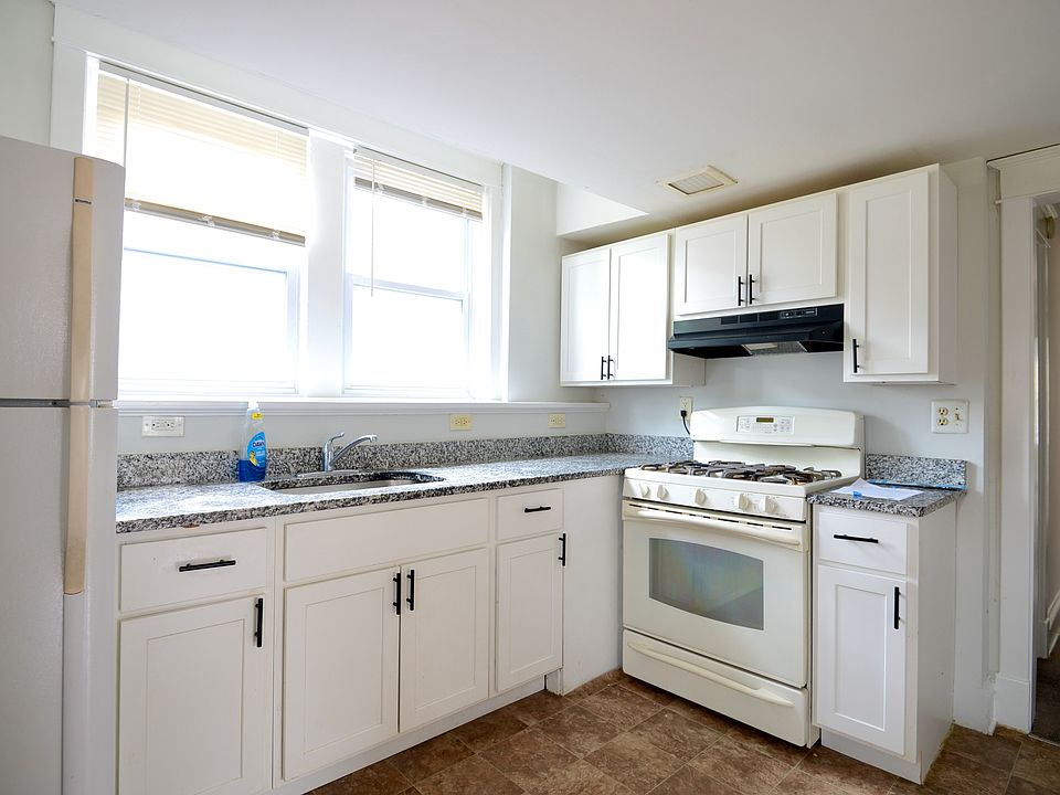 Eat in Kitchen with Granite counters