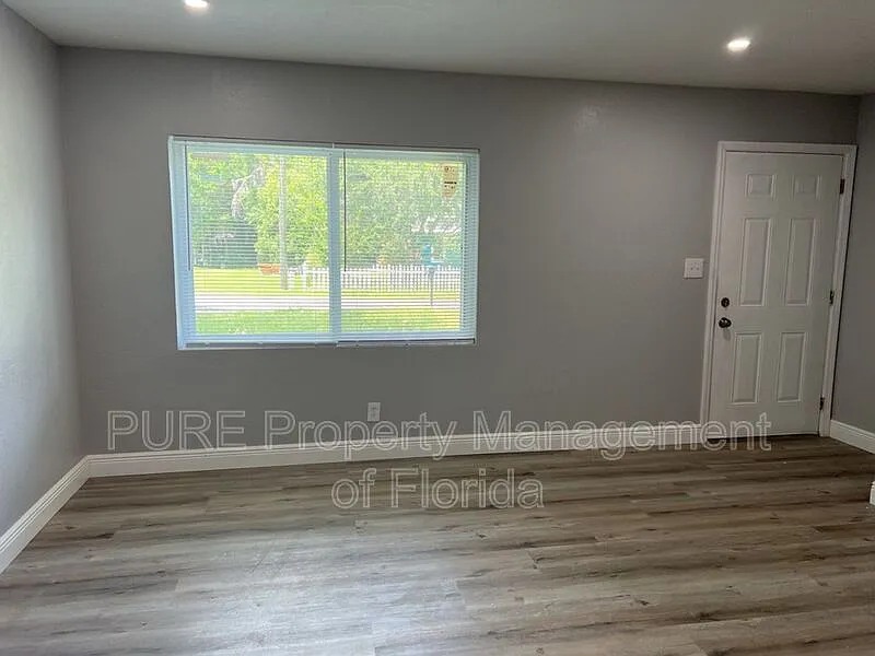 2 bed, 1.0 bath, 744 sqft, $1,225 — Photo 3