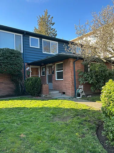 North Admiral 1BR, Small 4-Unit Building, Top Floor! Photo 1