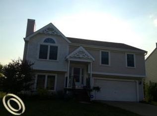 594 Thornhill Ct, Belleville, MI 48111
