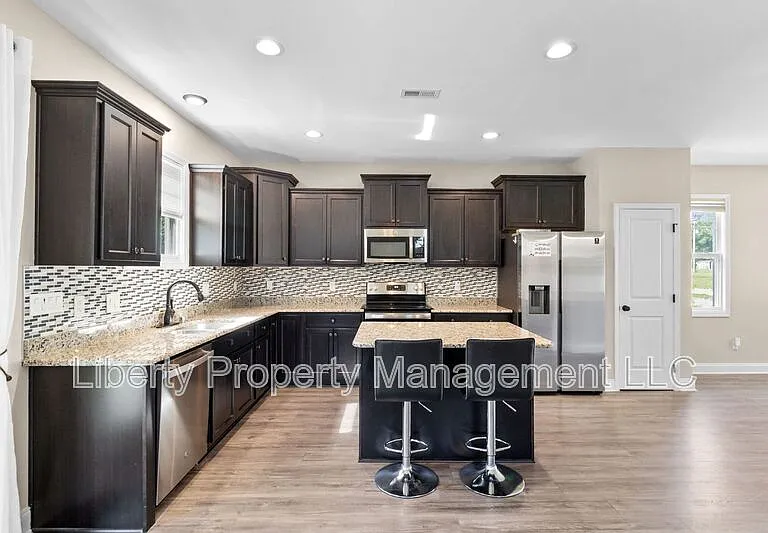 4199 Overhills Rd — Photo 4