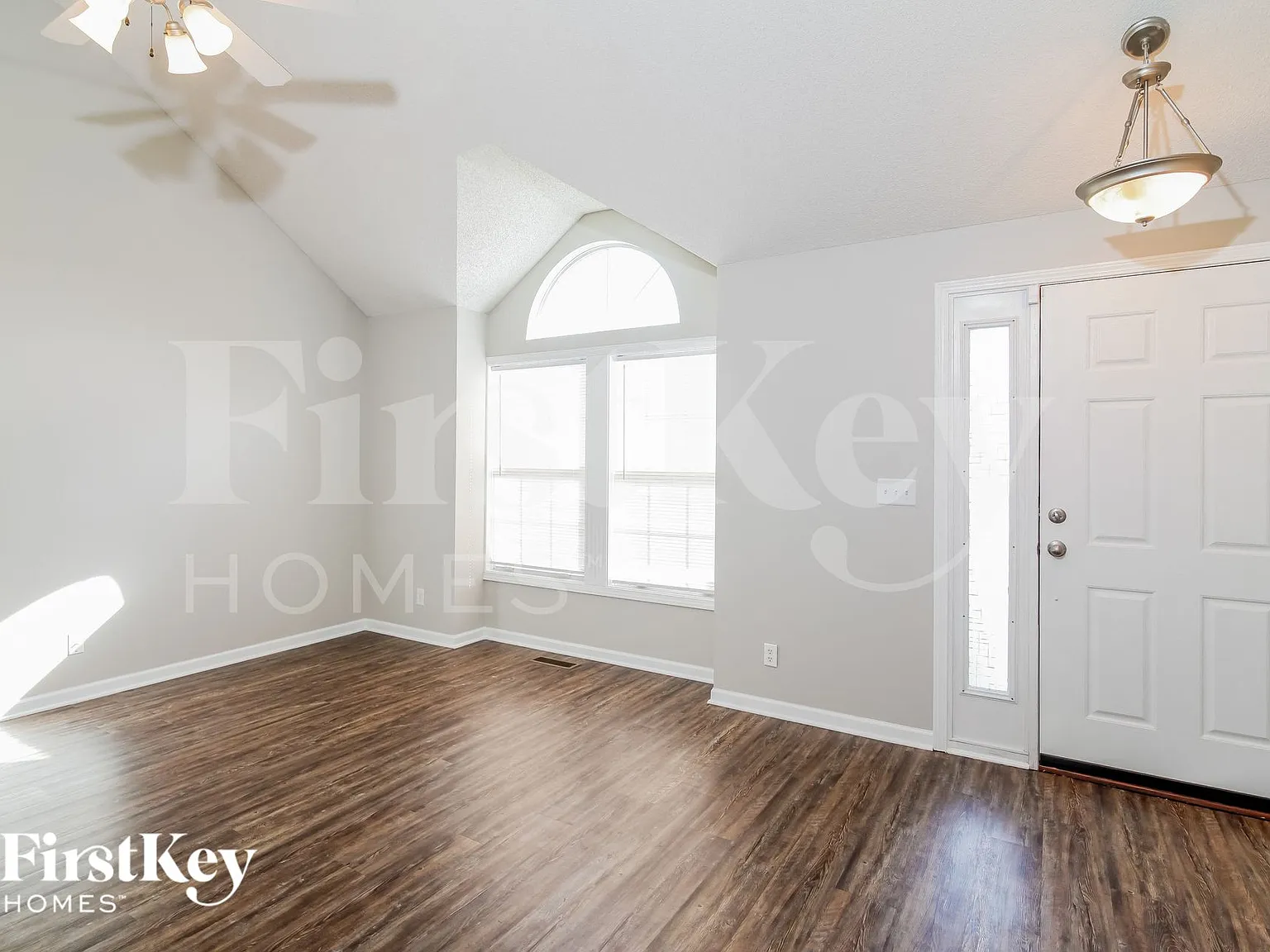 4 bed, 2.5 bath, 2320 sqft, $2,985 — Photo 4