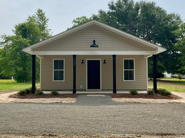 107 S Hazel Ave., Andrews, SC 29510