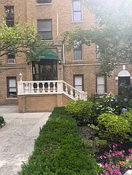 9 Seaman Avenue