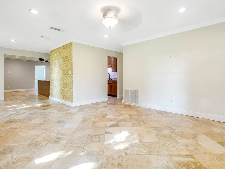 308 Hollywood Blvd SE — Photo 6