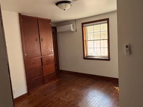 509 Delaware St, Hiawatha, KS 66434