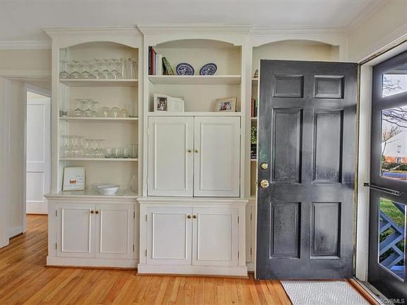 2nd image of 7303 Durwood Cres
