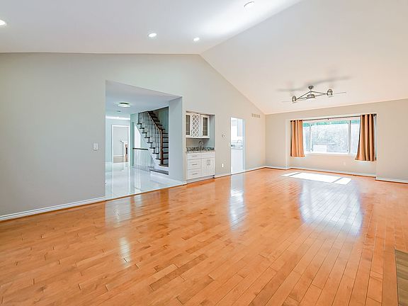 5th image of 28597 Bristol Ct