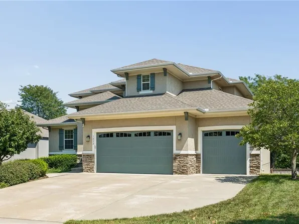 1052 N Stonecrest Rd, Olathe, KS 66061