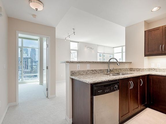 4th image of 427 9th Ave Unit 1006