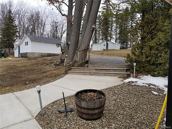 4th image of 6807 N Hillcrest Dr