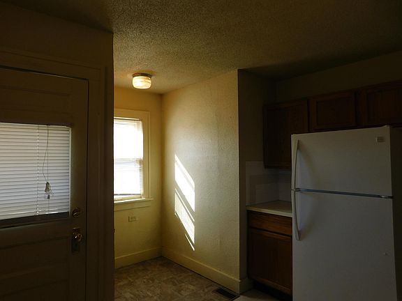 3rd image of 501 W Benton Ave