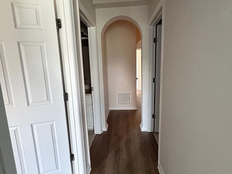 607 Crystal Way — Photo 23