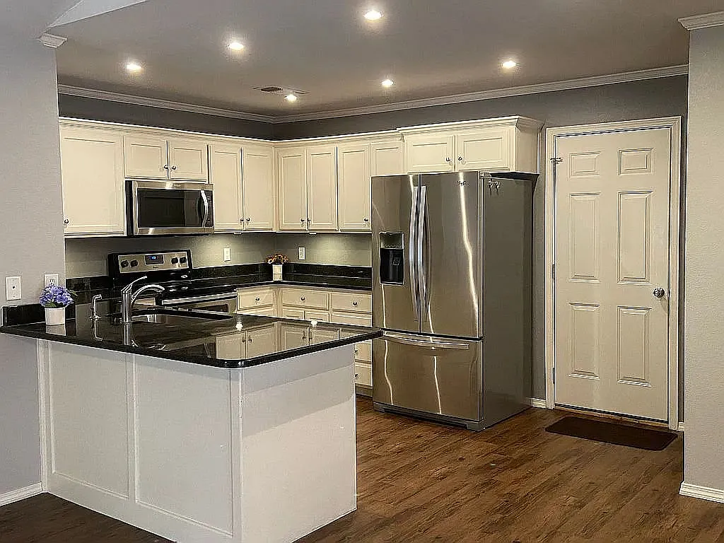 2 bed, 2.0 bath, 1207 sqft, $1,650 — Photo 3